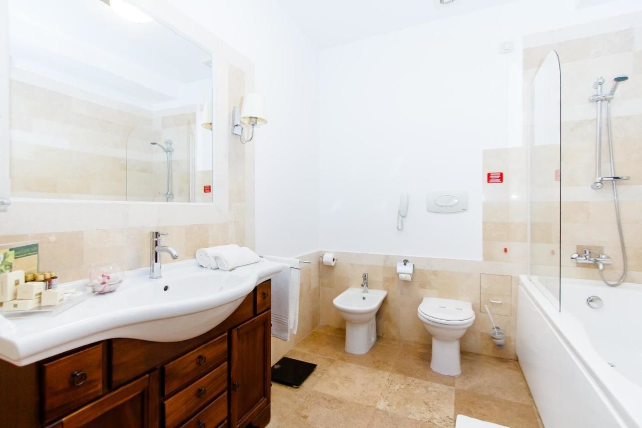 Отель International Bucharest City Centre Hotel Бухарест-18