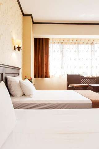 Отель International Bucharest City Centre Hotel Бухарест Представительский трехместный номер-1