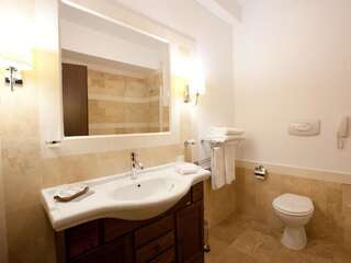 Отель International Bucharest City Centre Hotel Бухарест Стандартный двухместный номер с 1 кроватью-7