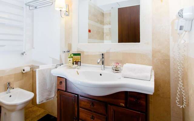 Отель International Bucharest City Centre Hotel Бухарест-10